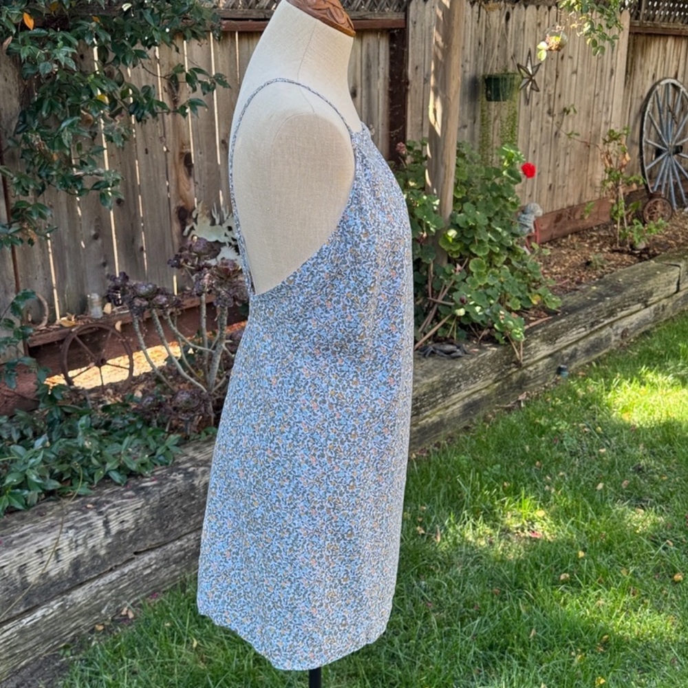 Abercrombie & Fitch Open Back Slip Mini
Floral Dress - Picture 4 of 11